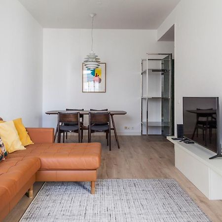 Classy 2Bdr Apartment In Downtown By Lovelystay Lisbon Bagian luar foto