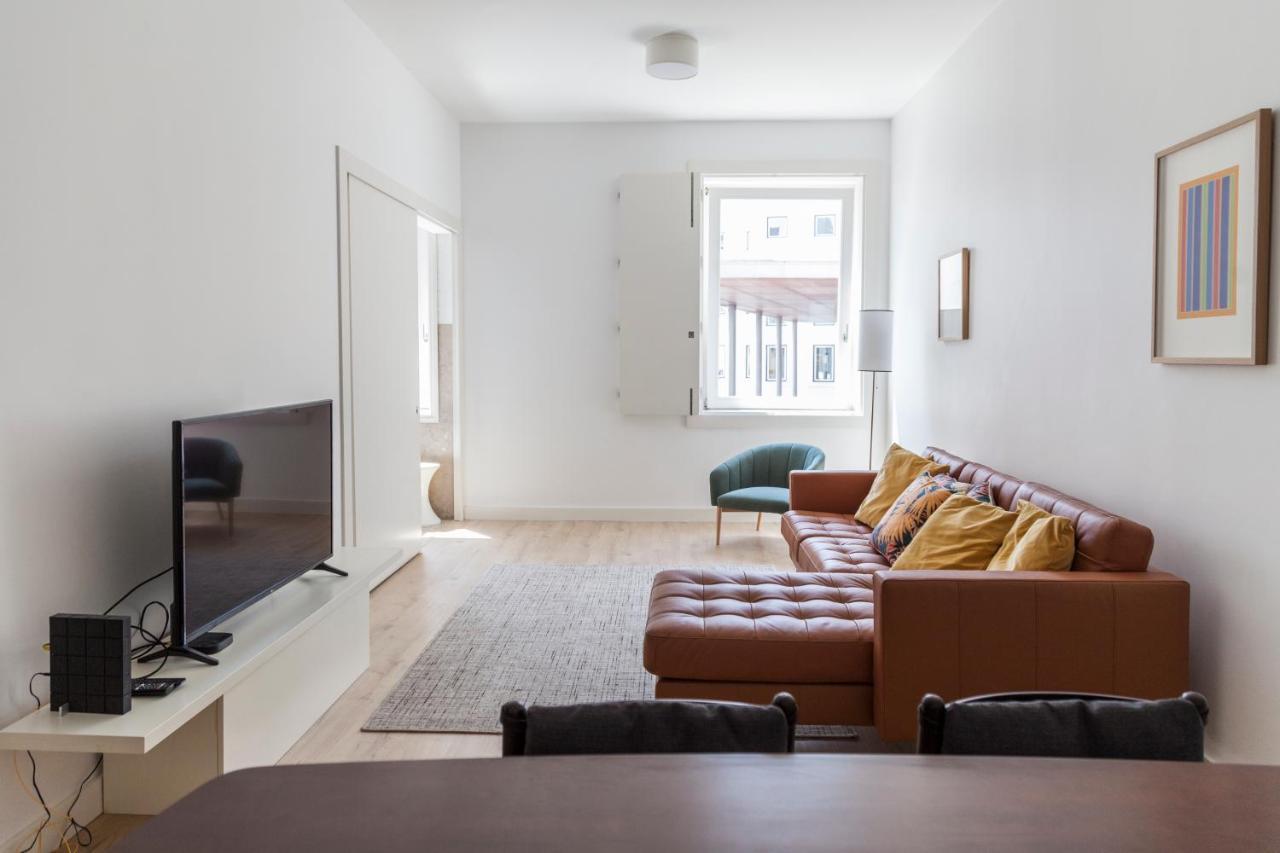 Classy 2Bdr Apartment In Downtown By Lovelystay Lisbon Bagian luar foto