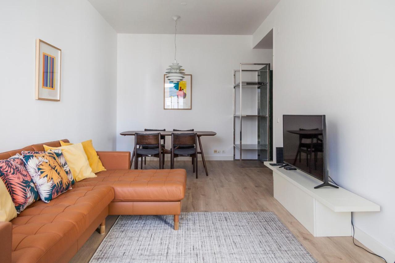 Classy 2Bdr Apartment In Downtown By Lovelystay Lisbon Bagian luar foto