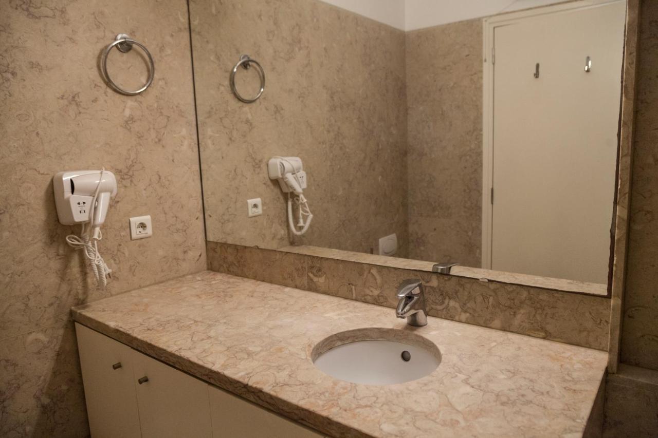 Classy 2Bdr Apartment In Downtown By Lovelystay Lisbon Bagian luar foto